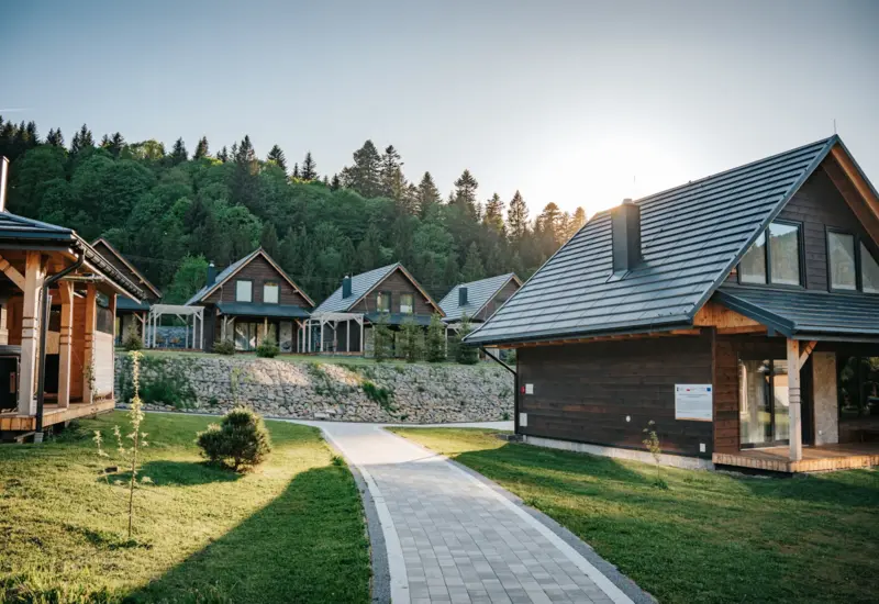 Wypoczynek w domku wśród natury Bieszczad – Jabłonki Resort & SPA