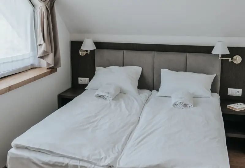 Pokój z dwuosobowym łóżkiem i widokiem na las – Jabłonki Resort & SPA