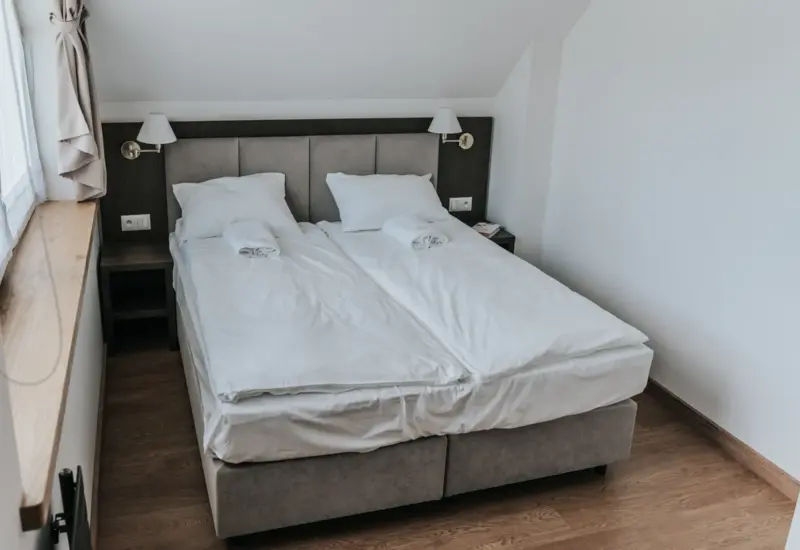 Przytulna sypialnia z miękką pościelą – Jabłonki Resort & SPA
