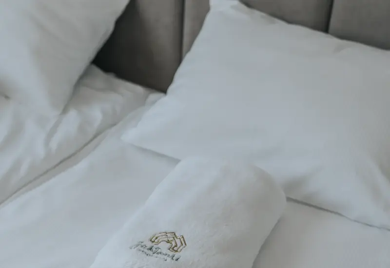 Komfortowa sypialnia z podwójnym łóżkiem – Jabłonki Resort & SPA