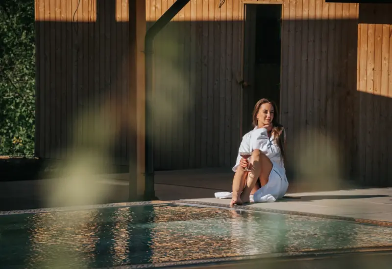 Odpoczynek przy basenie – Jabłonki Resort & SPA