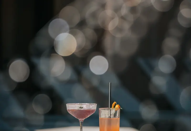 Kolorowe koktajle przy basenie – Jabłonki Resort & SPA