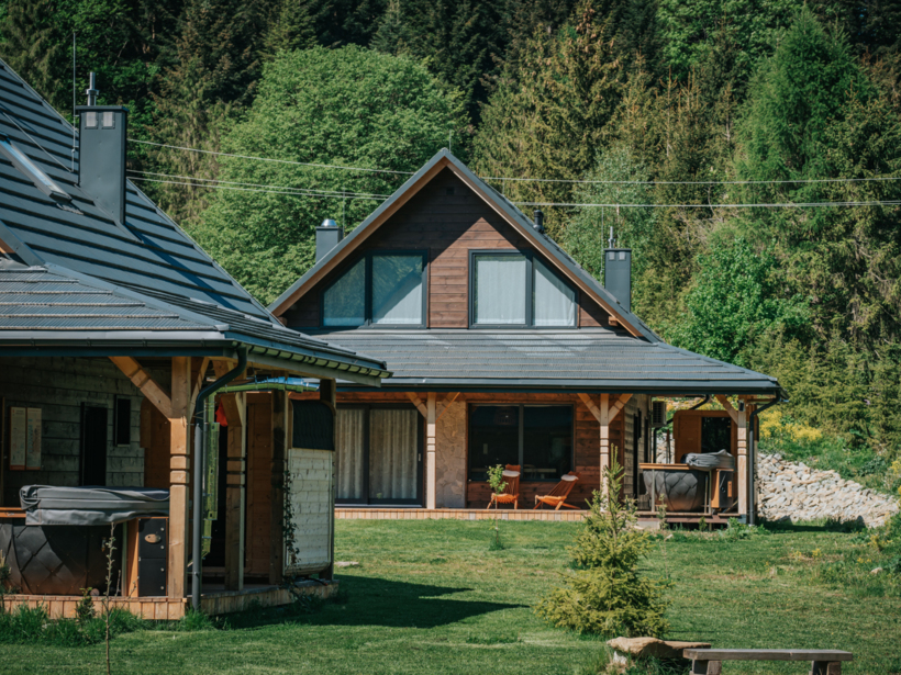 Domek w Bieszczadach wśród drzew i zieleni – Jabłonki Resort & SPA