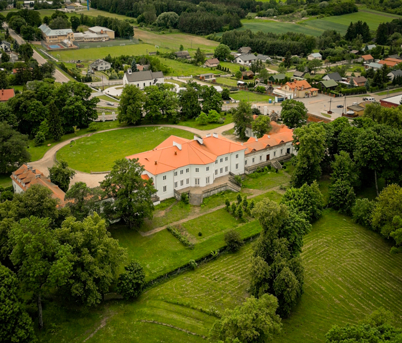 platan park pałacowy korczew