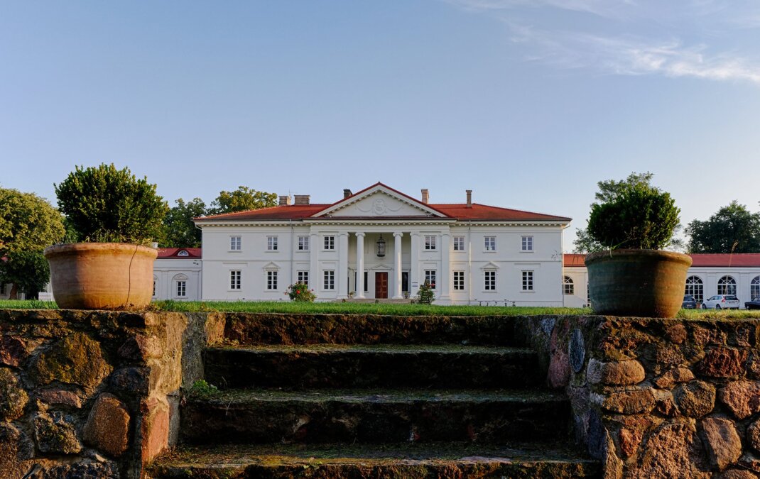 Pałac w Korczewie - okolica
