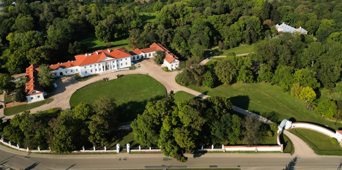 park pałacowy pałac w korczewie dolina bugu podlasie nadbużańskie