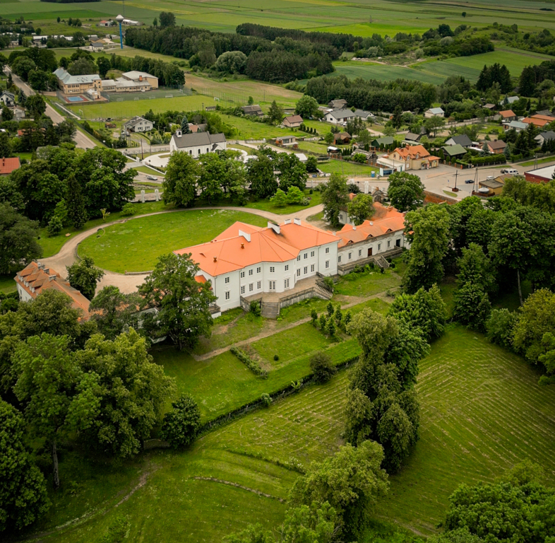 platan park pałacowy korczew