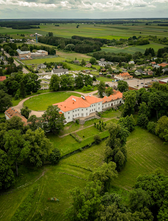 platan park pałacowy korczew