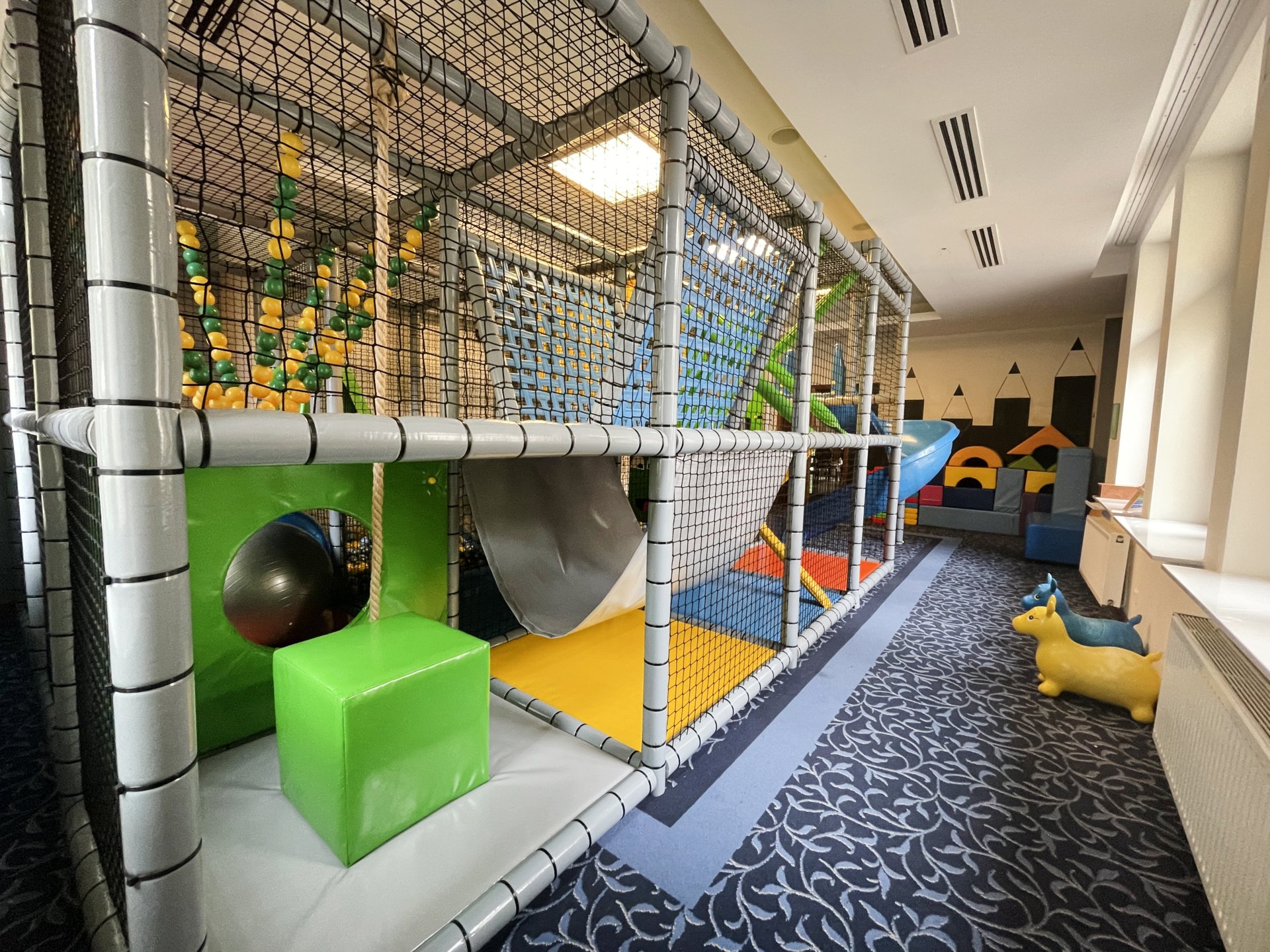 sala zabaw las woda