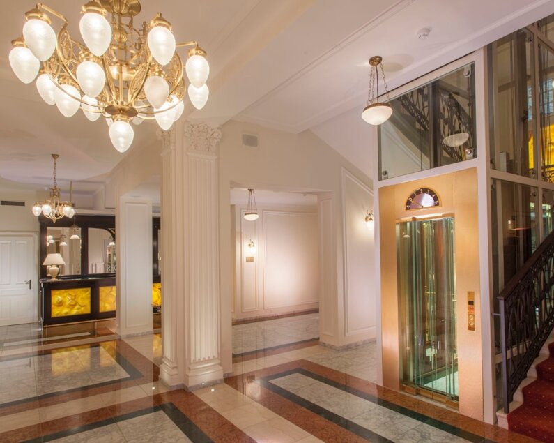 Stylový secesní výtah