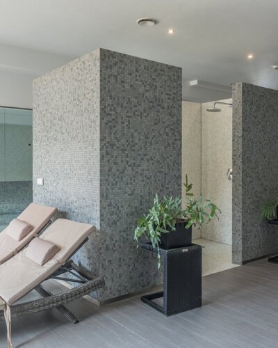 An intimate relaxation area overlooking the pool in a mountain hotel, conducive to relaxation