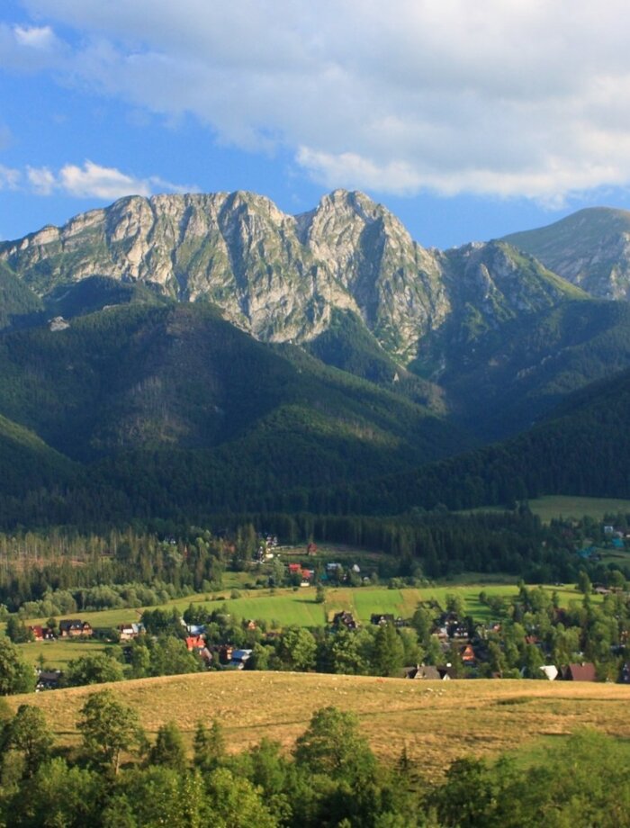 Panorama Pienin rozpościerająca się przy pięknej, słonecznej pogodzie