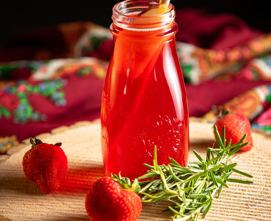 Kompot pripravený z čerstvého miestneho ovocia