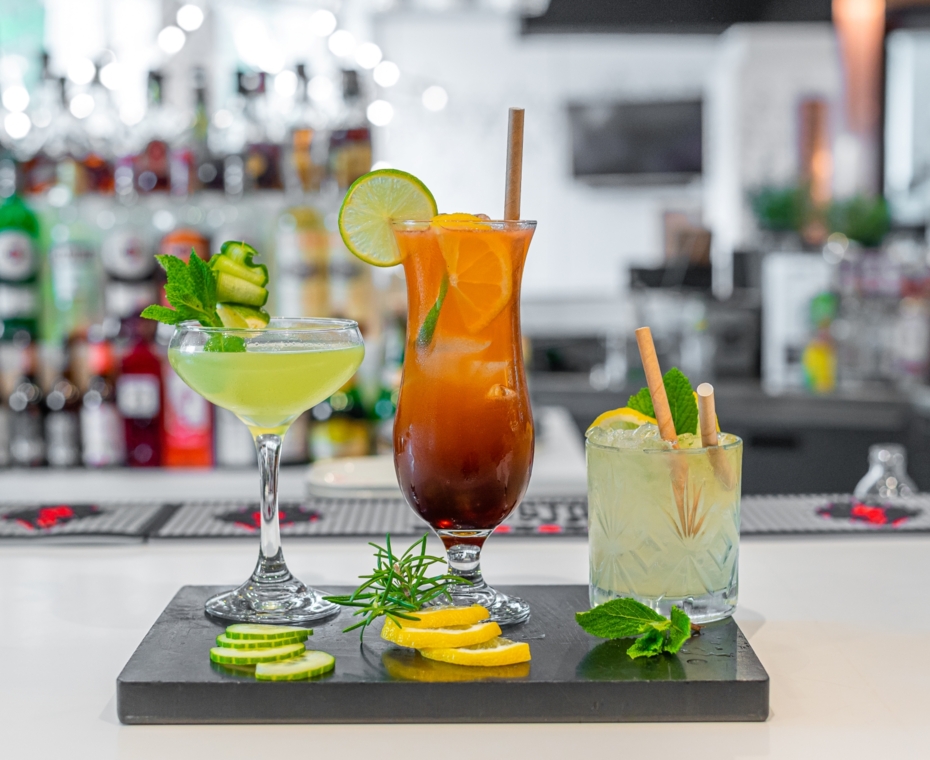 Autorskie koktajle serwowane w lobby barze Nosalowy Dwór – wyjątkowe smaki Zakopanego