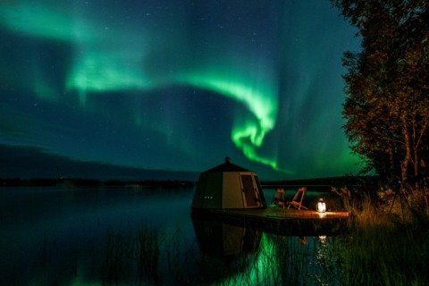 autumn in rovaniemi, autumn in lapland, autumn northern lights, rovaniemi, lapland, Nova Galaxy Village, Igloo hotelli Rovaniemi Lapland, aurota hut rovaniemi, bucket list traveling, visit rovaniemi, visiting lapland,