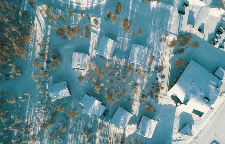 Nova Skyland Hotellin mökit talvella