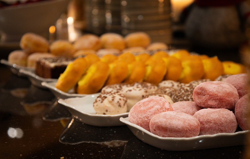 aamupala hotellissa, hotelli aamupala buffet, aamiainen, aamu hotellissa, jälkiruoka, herkku aamupalalla