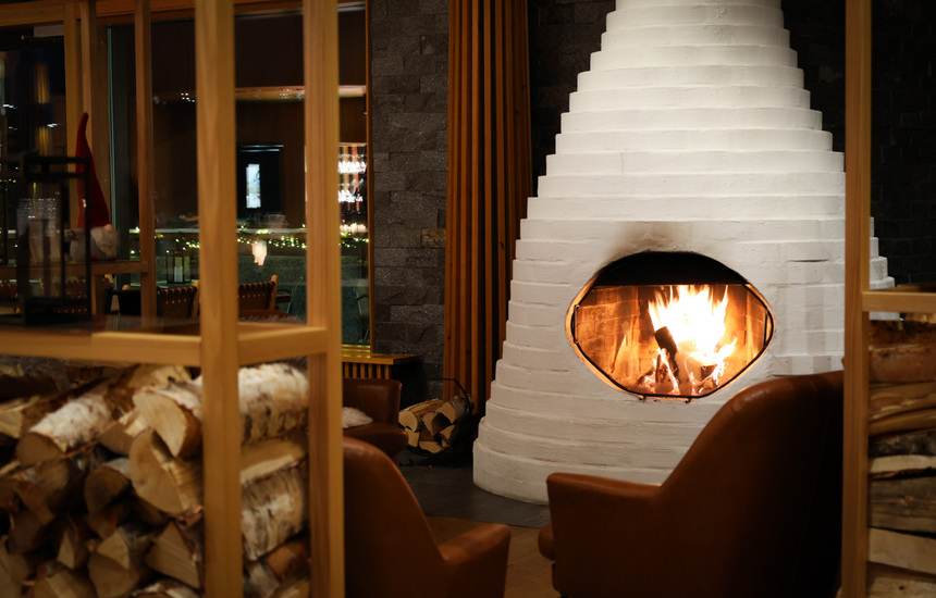 stella nova ravintola, ravintola rovaniemellä, tunnelmallinen ravintola lapissa, takan äärellä, takkatulen loimussa, ravintolan tunnelma