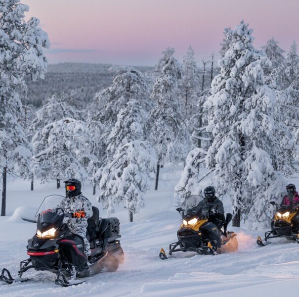 Snowmobile safari Nova Resorts