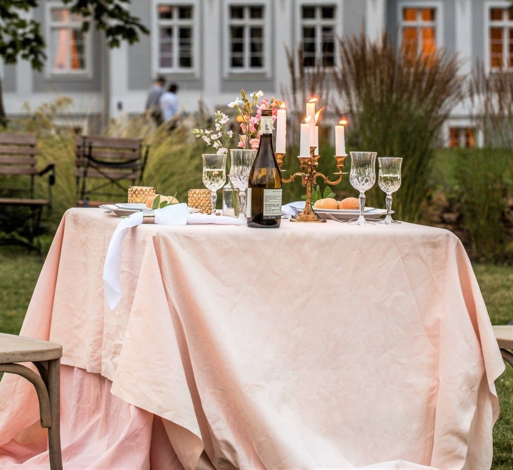 Romantic dinner in the garden at the Kamieniec Palace