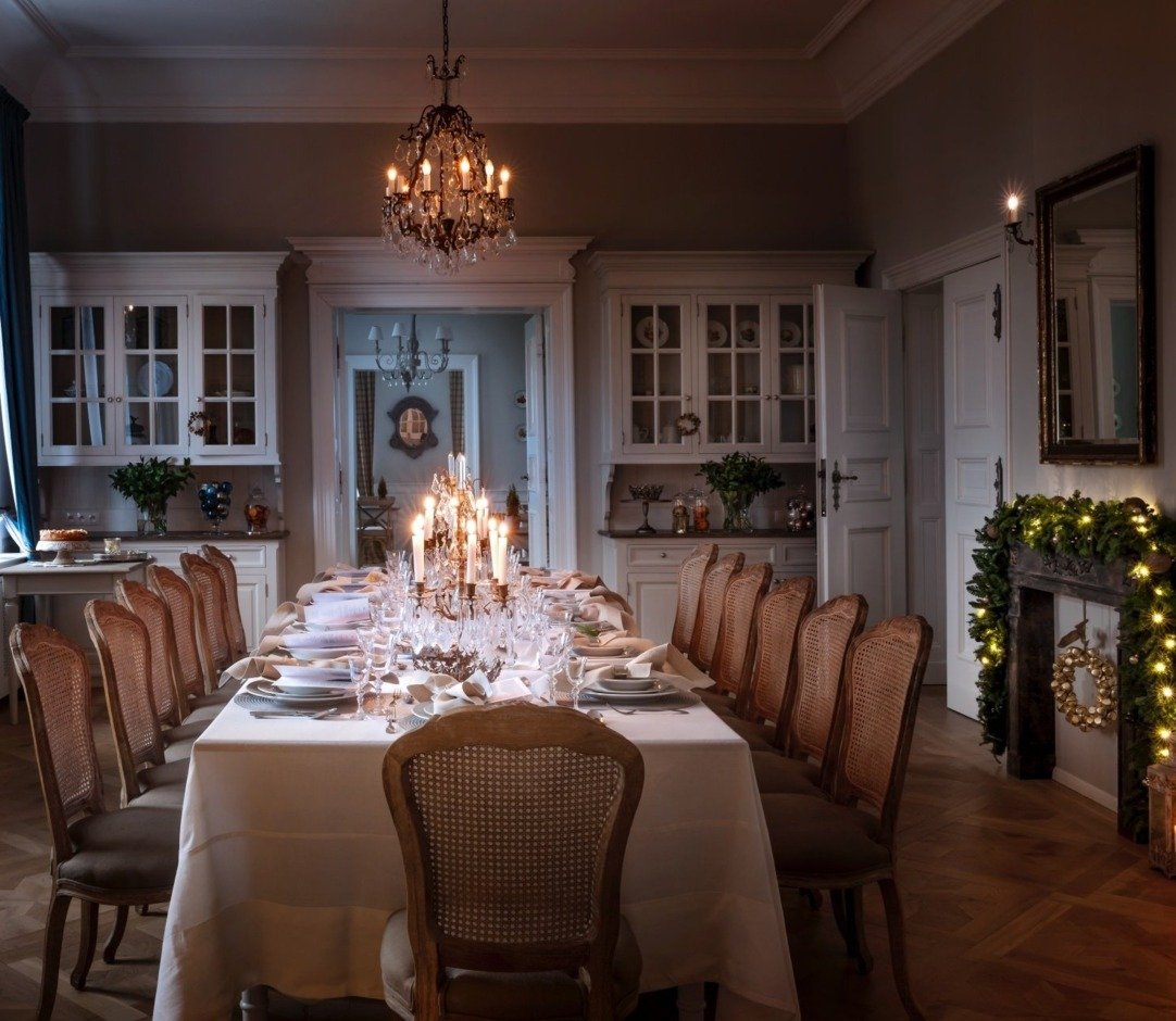 Sala kredensowa w Pałacu Kamieniec. Romantyczny nastrój. Wyjątkowa rezydencja w Kotlinie Kłodzkiej