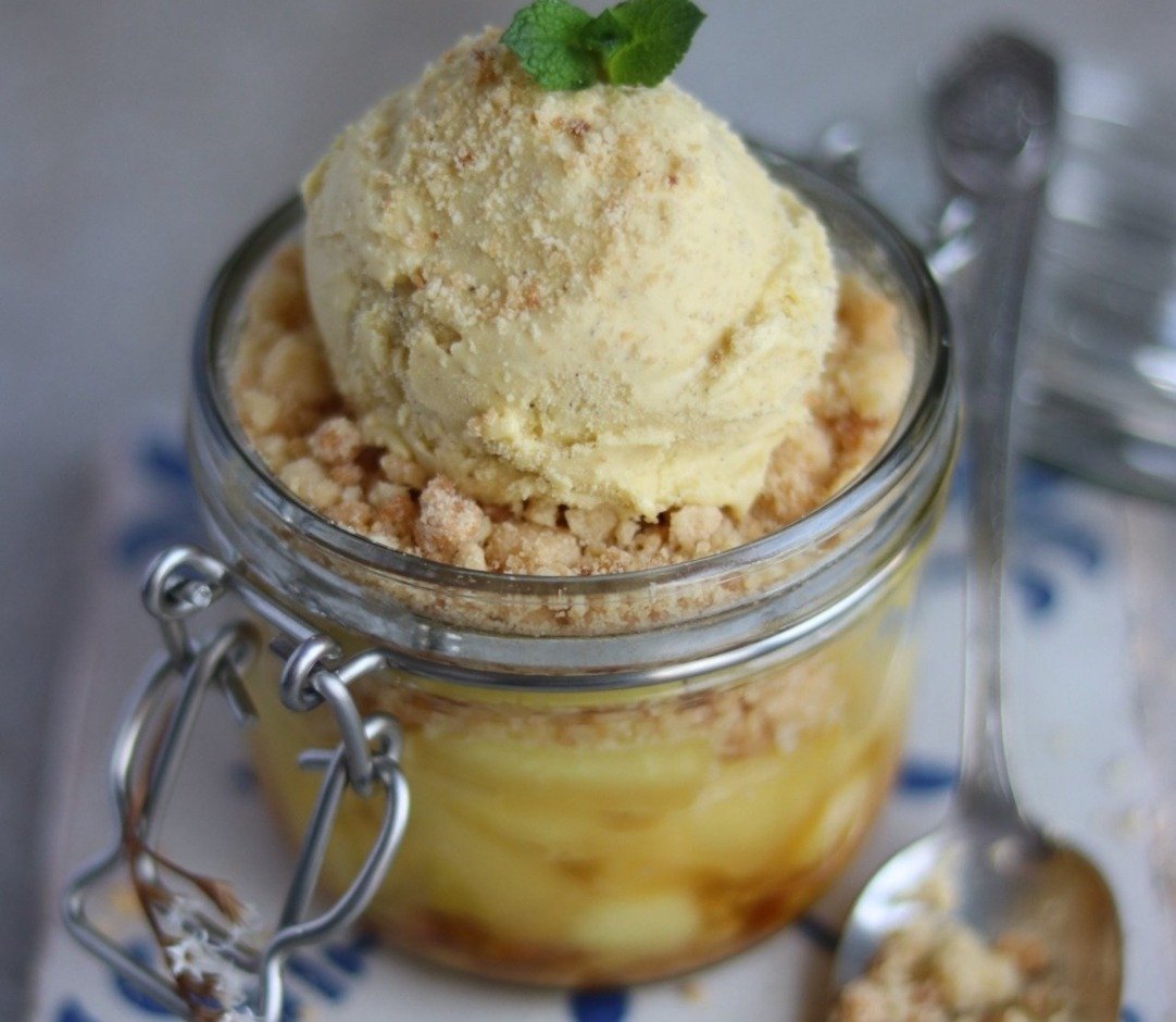 Desserts at the Pałac Kamieniec restaurant. Café in the Kamieniec Palace near Polanica