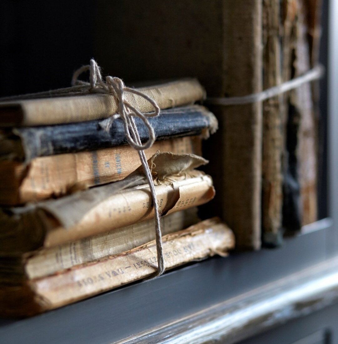 Zabytkowe książki. Biblioteka w Pałacu Kamieniec
