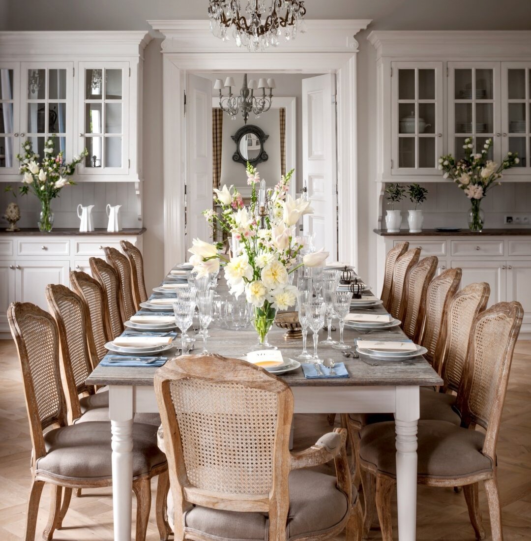 Sala kredensowa na przyjęcia w Pałacu Kamieniec. Butikowa rezydencja niedaleko Polanicy -Zdrój