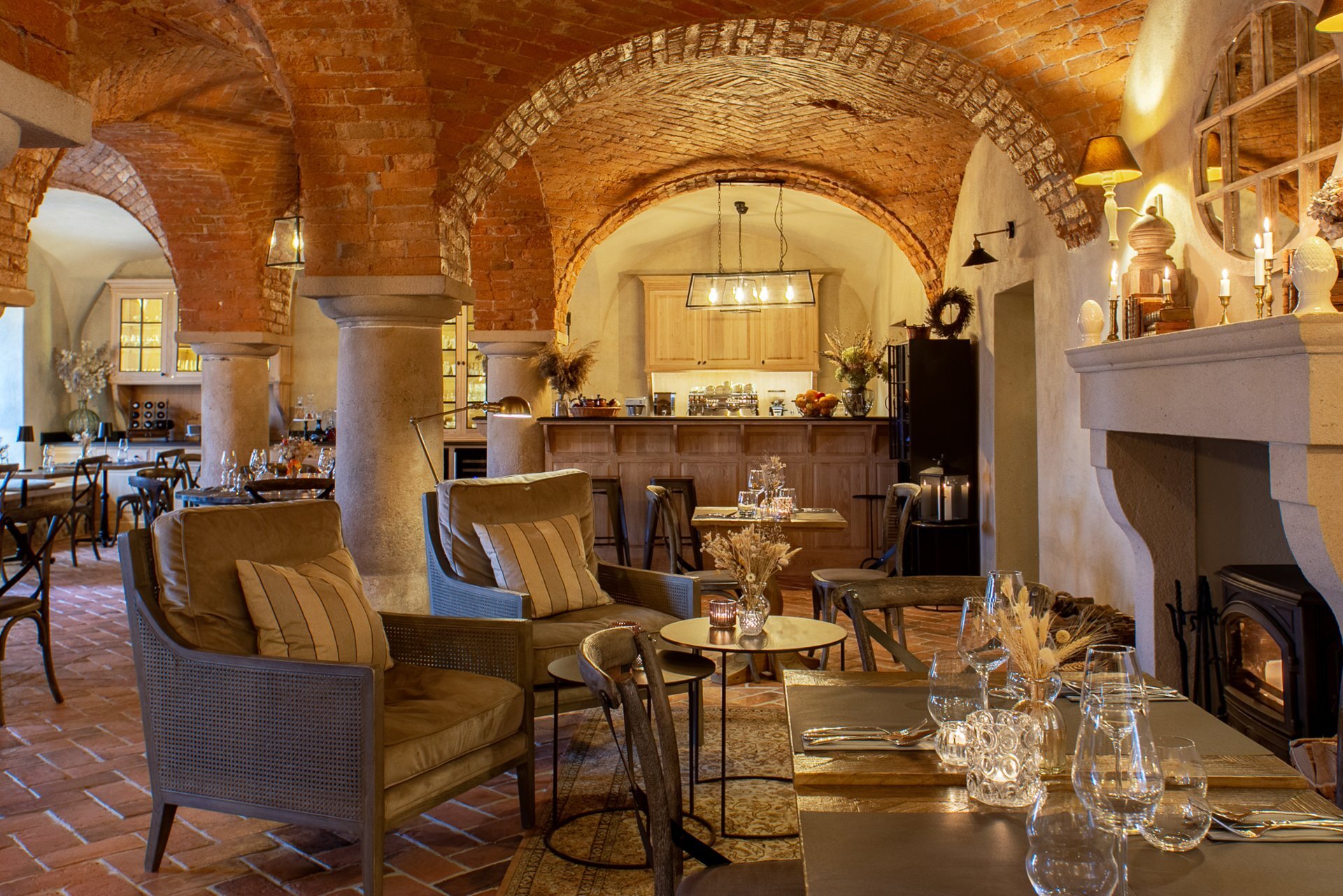 Restaurant in Kamieniec Palace. A cozy restaurant with good food close to Polanica