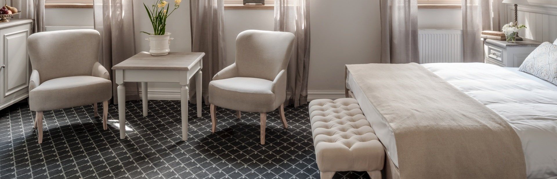 Deluxe room in Kamieniec Palace. Triple room. Beautiful view of the garden. Comfortable rest