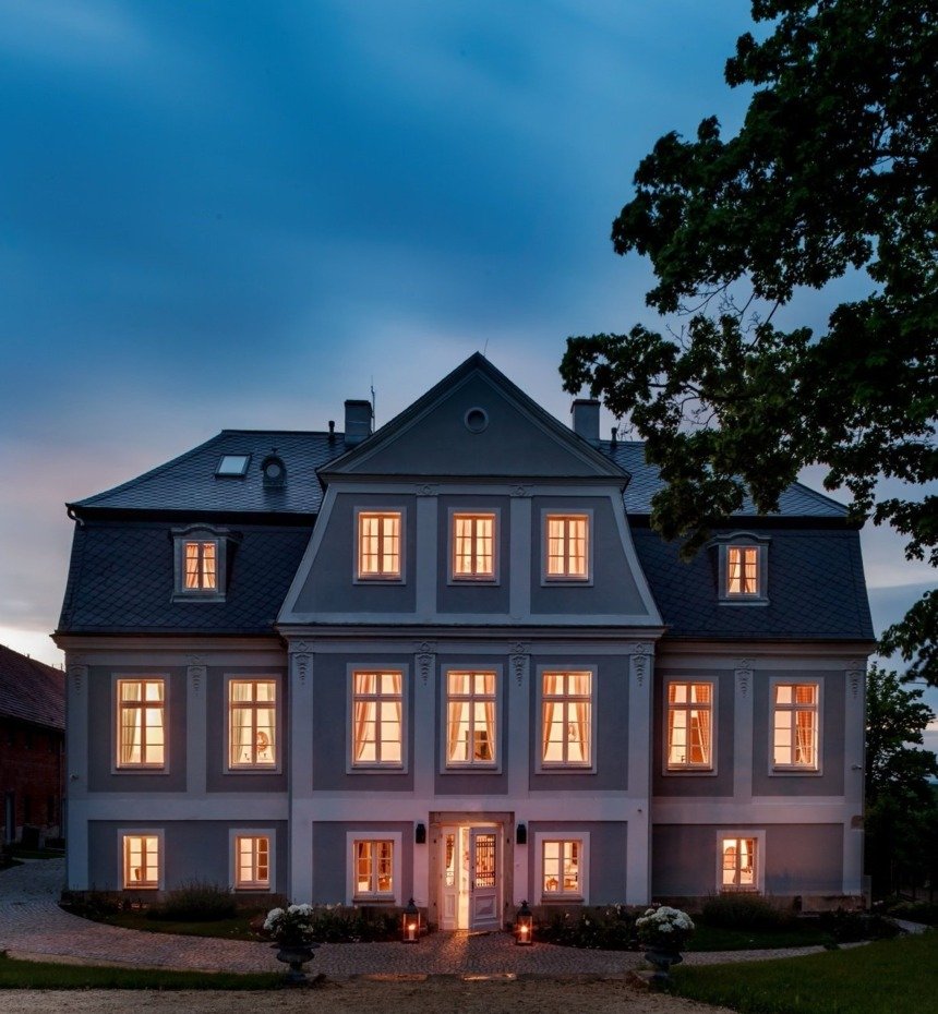 Kamieniec Palace by night. A Boutique hotel near Polanica