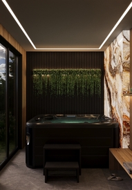 Spa wewnętrzne z jacuzzi, duże okna na ogród, drewniane panele, marmurowy akcent, zwisające rośliny, ławka z ręcznikami i klapkami.