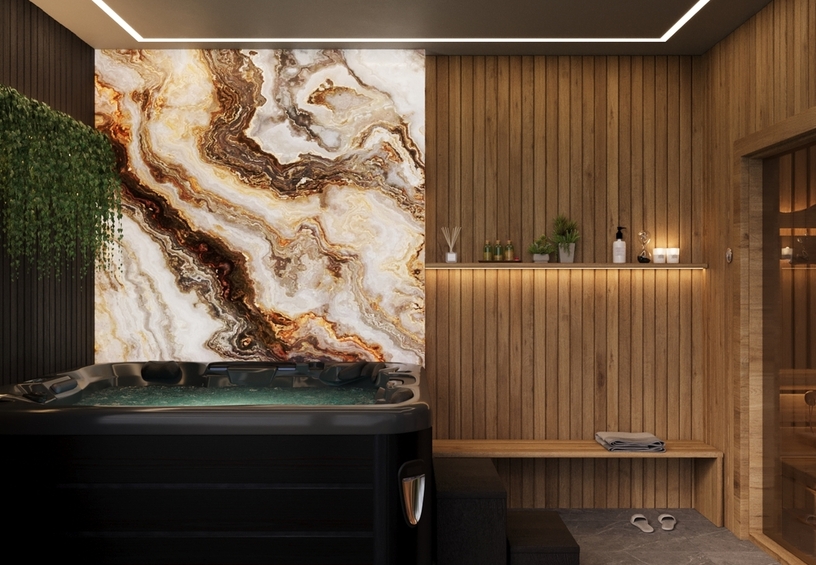 Luksusowe spa z czarnym jacuzzi, efektowną marmurową ścianą, ciepłymi drewnianymi panelami, półką z olejkami i przeszkloną sauną