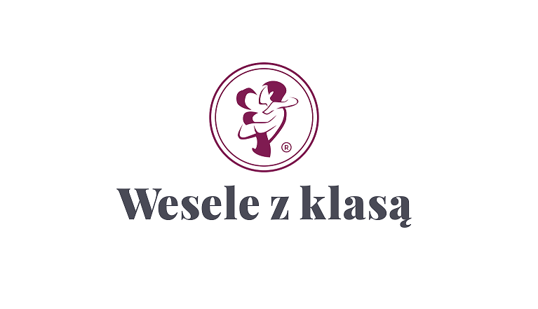 Bordeauxfarbenes rundes Logo mit einem tanzenden Paar über dem Schriftzug „Wesele z klasą”