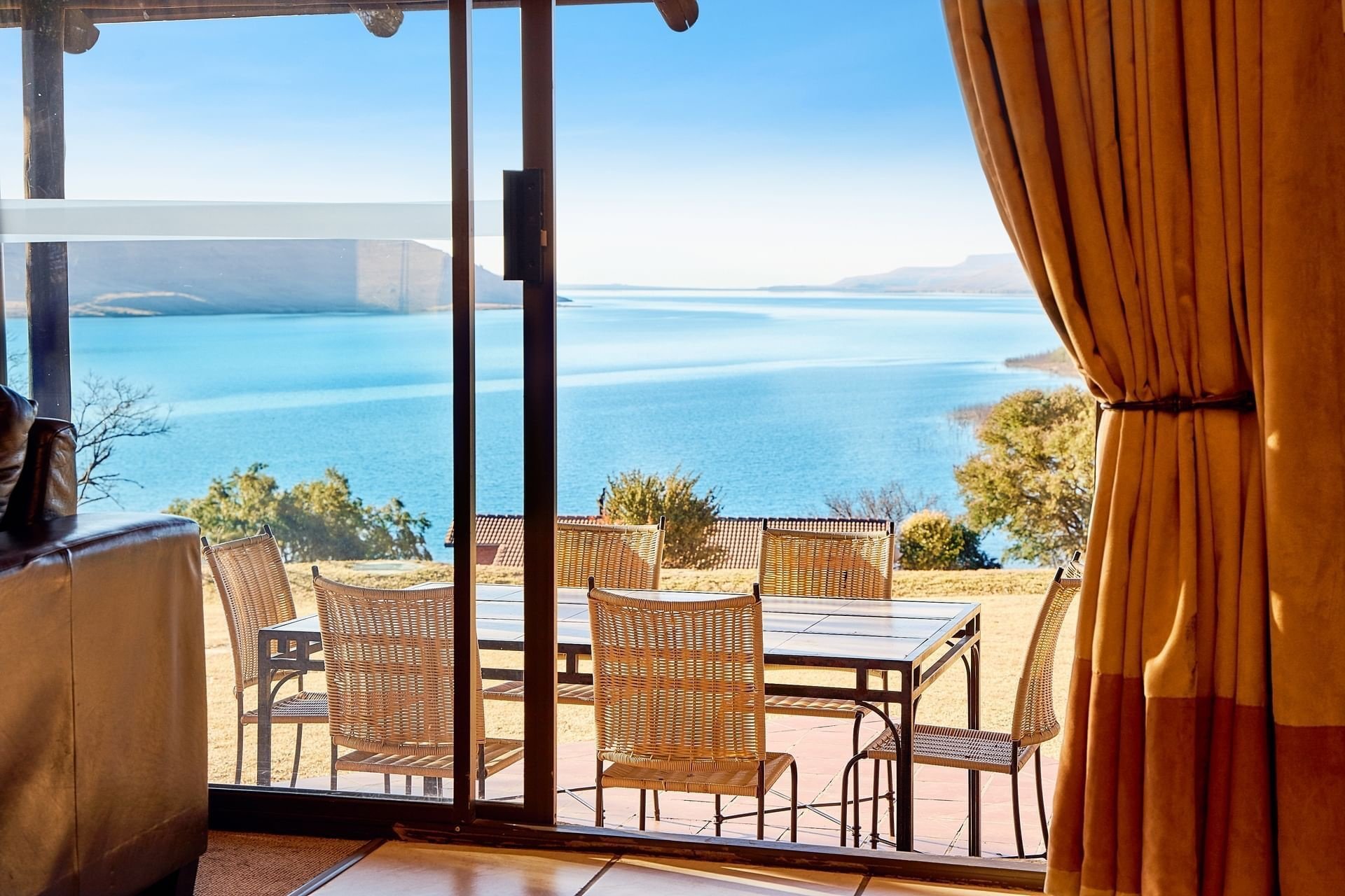 Lakeside self-catering chalet overlooking the Sterkfontein Dam in the Drakensberg