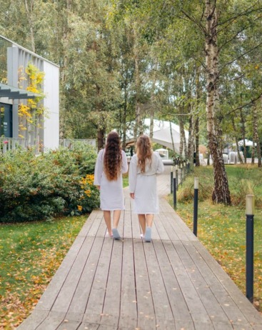 friends heading to the seaside Spa