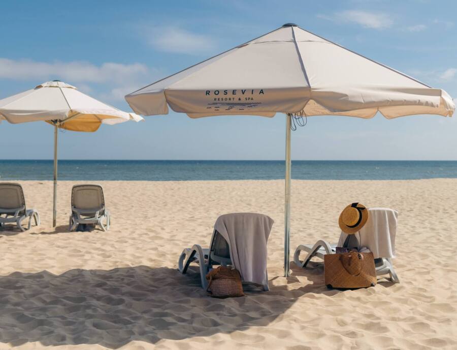 prywatna plaża hotelu nad Morzem Bałtyckim