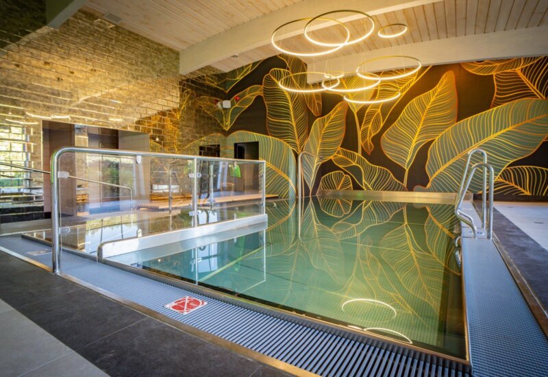 basen z brodzikiem dla dzieci w hotelu pod warszawą