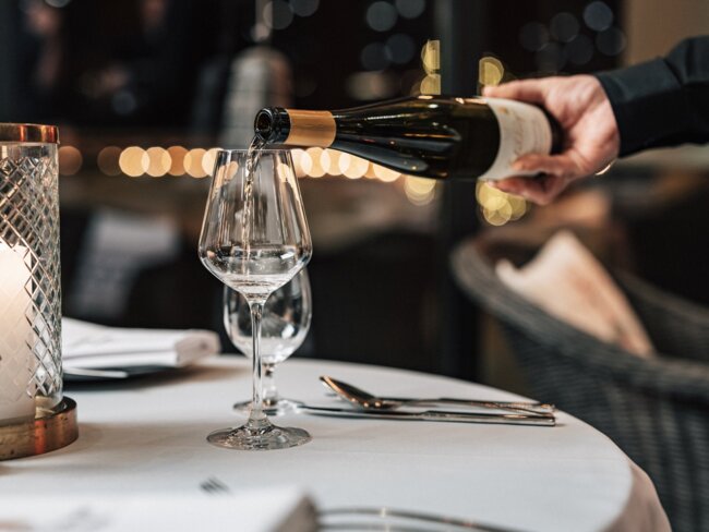 Sommelier Wein Karpacz Sosnówka Seidorf Glas Restaurant mit Aussicht