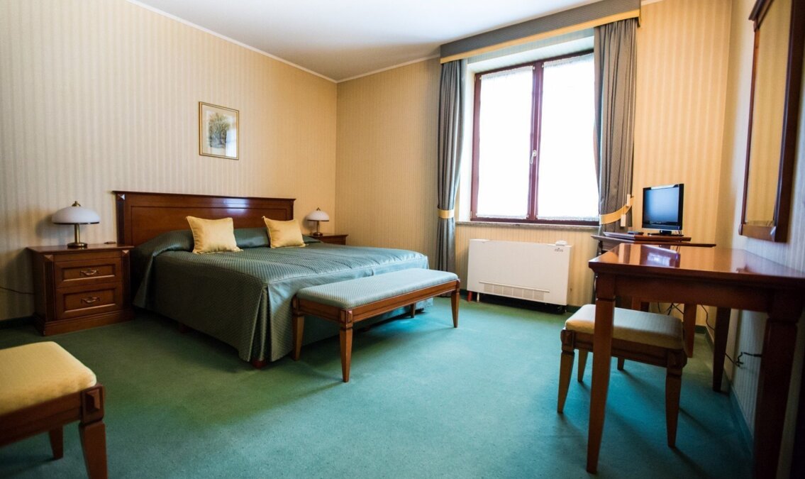 Czy 16- latek może sam nocować w hotelu