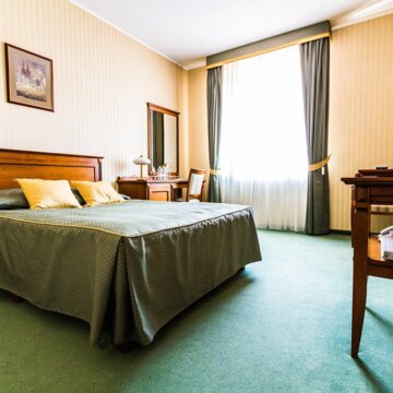 czy można kogoś przenocować w hotelu