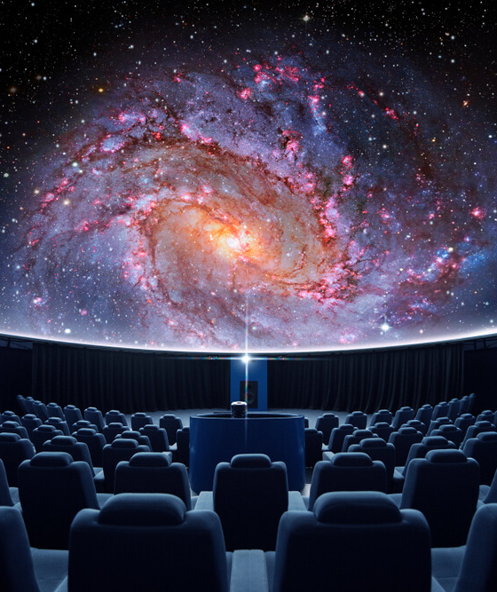 pokaz astronomiczny w planetarium