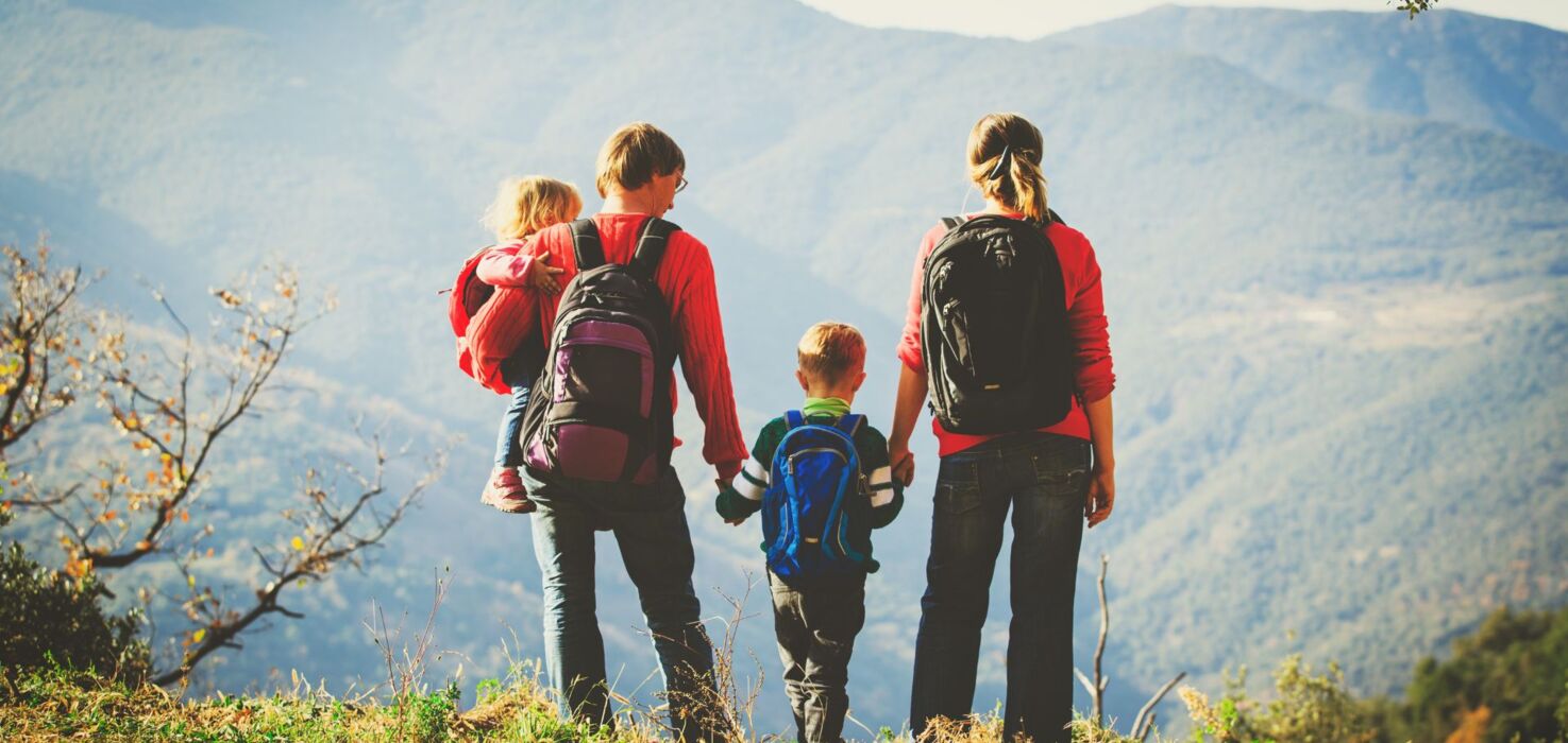 Rodzinny spacer nieopodal rodzinnych apartamentów w Zakopanem