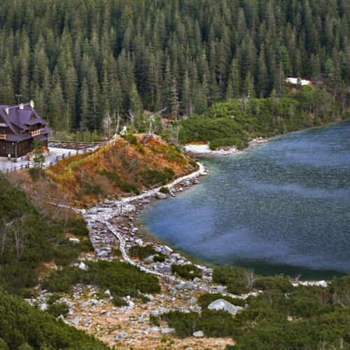 Morskie Oko – jedno z najpiękniejszych jezior w polskich Tatrach, otoczone górami