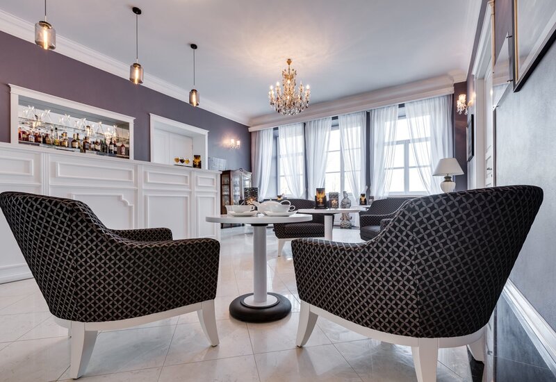 Bar w hotelu Talaria Resort & Spa w Trojanowie