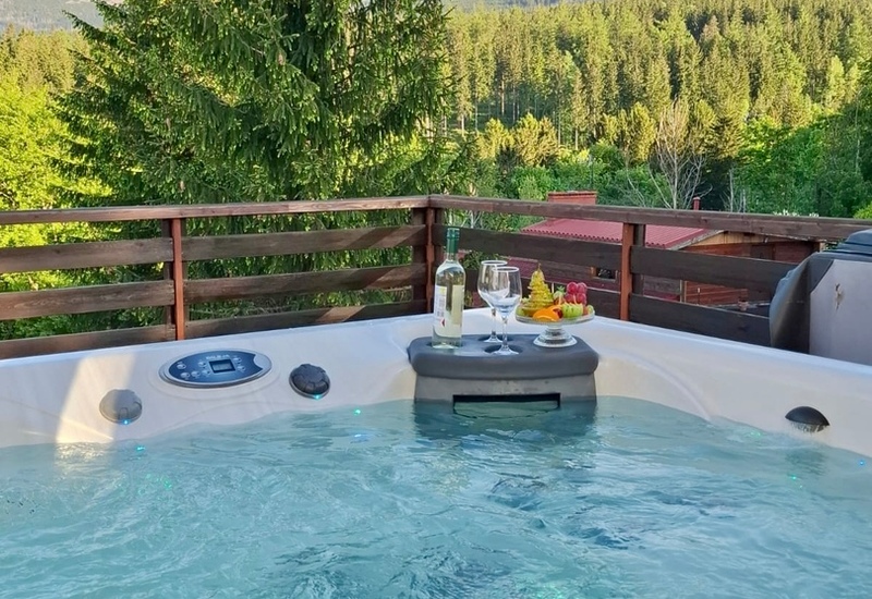 Jacuzzi z widokiem na Śnieżkę. Strefa Spa w Karpaczu.