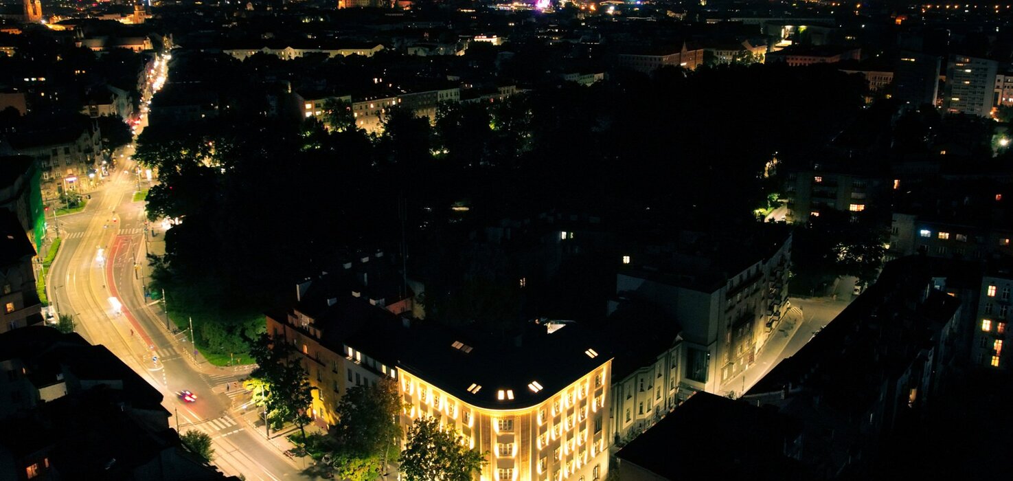Dobry hotel w krakowie - the crown od zewnątrz
