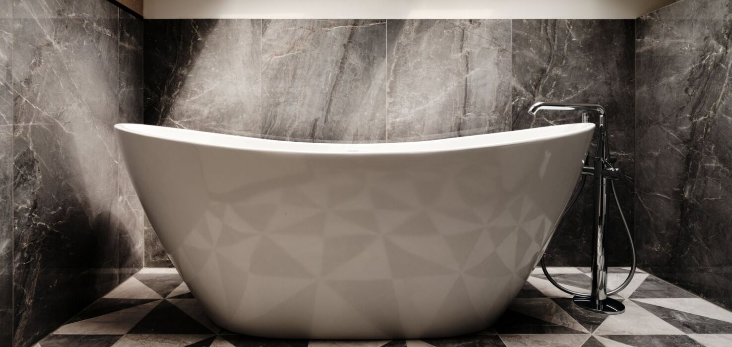 Apartment for two with a freestanding bathtub in a hotel in Krakow