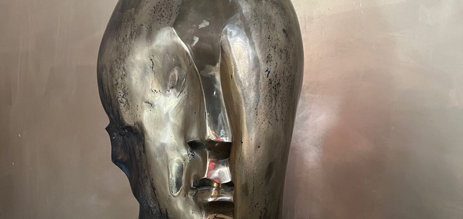 Scuplture in The Crown hotel