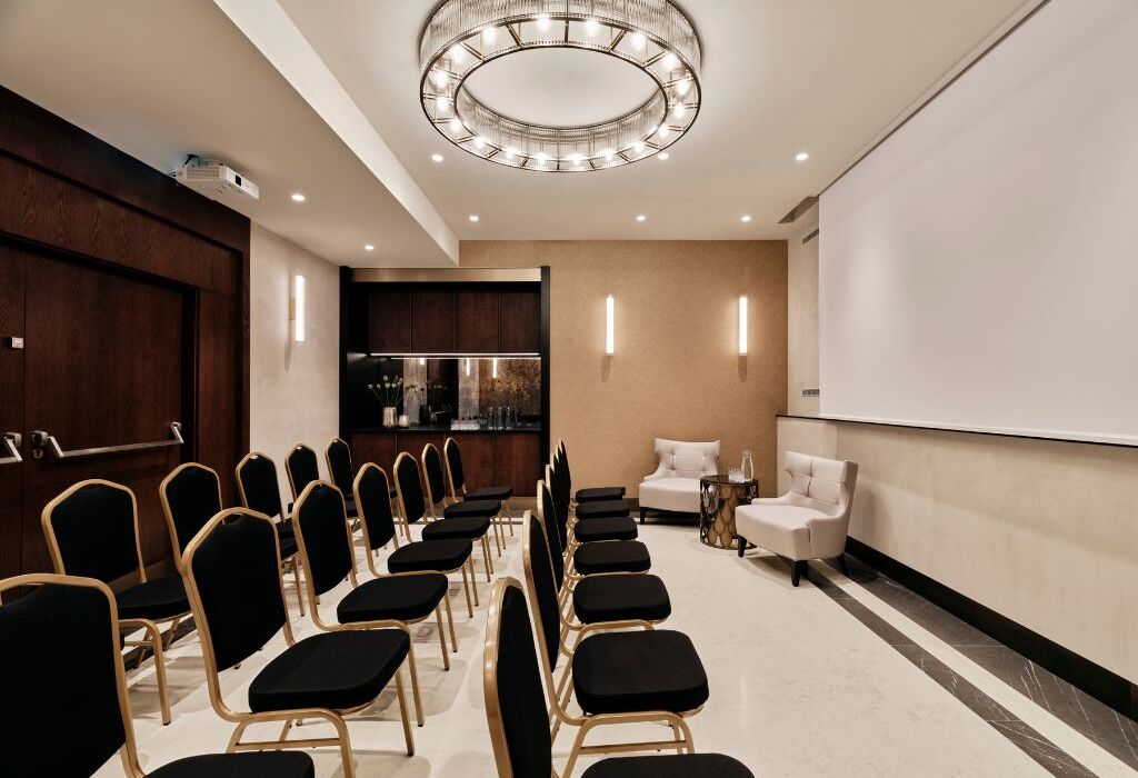 Elegant Art Deco room for a corporate meeting – sophisticated details and comfortable space.